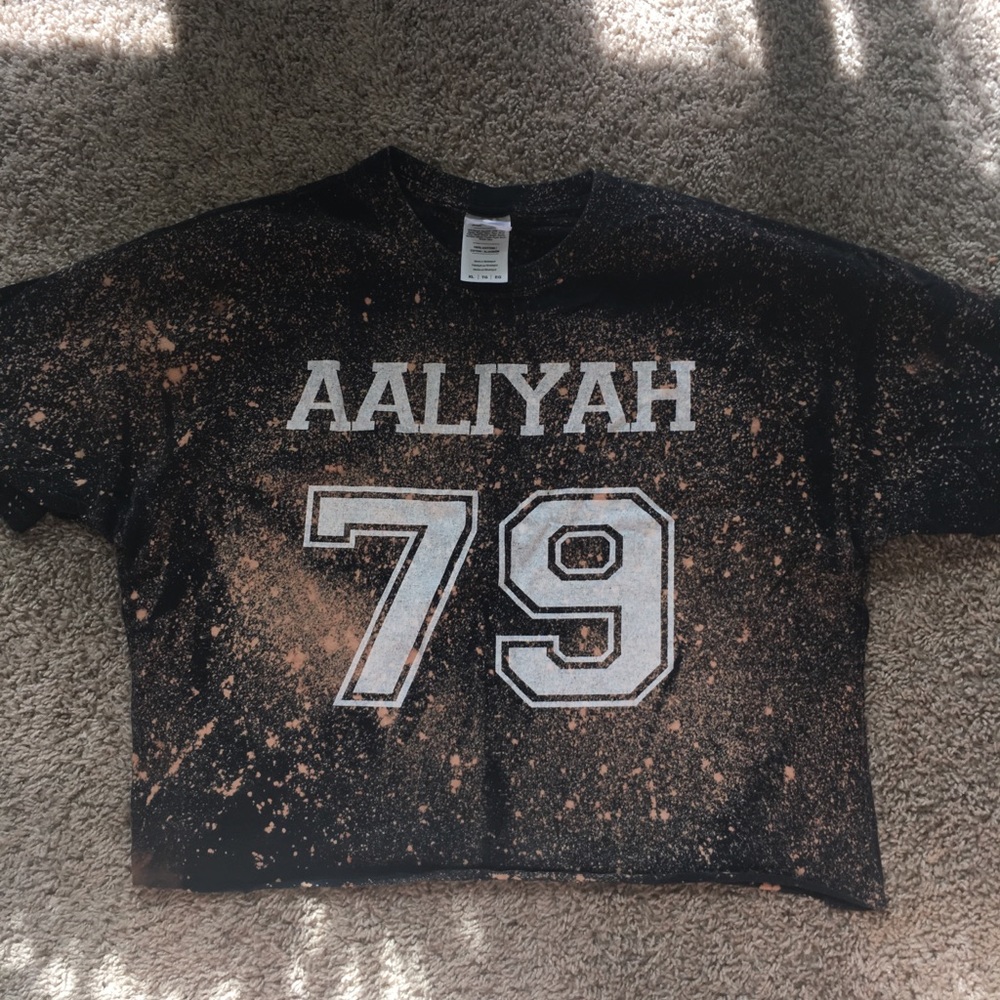 Cropped Aaliyah shirt